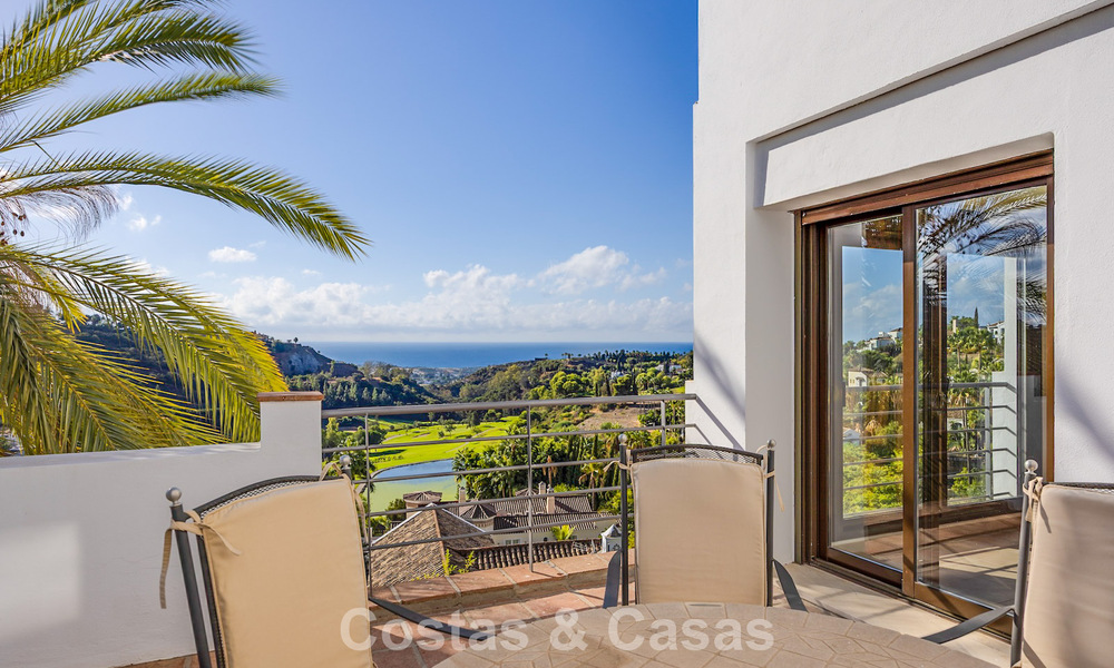 Mediterrane villa met subliem golf- en zeezicht te koop in Los Arqueros, Marbella - Benahavis 807766