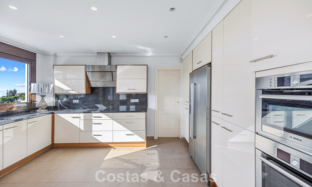 Mediterrane villa met subliem golf- en zeezicht te koop in Los Arqueros, Marbella - Benahavis 807767