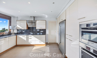 Mediterrane villa met subliem golf- en zeezicht te koop in Los Arqueros, Marbella - Benahavis 807767 