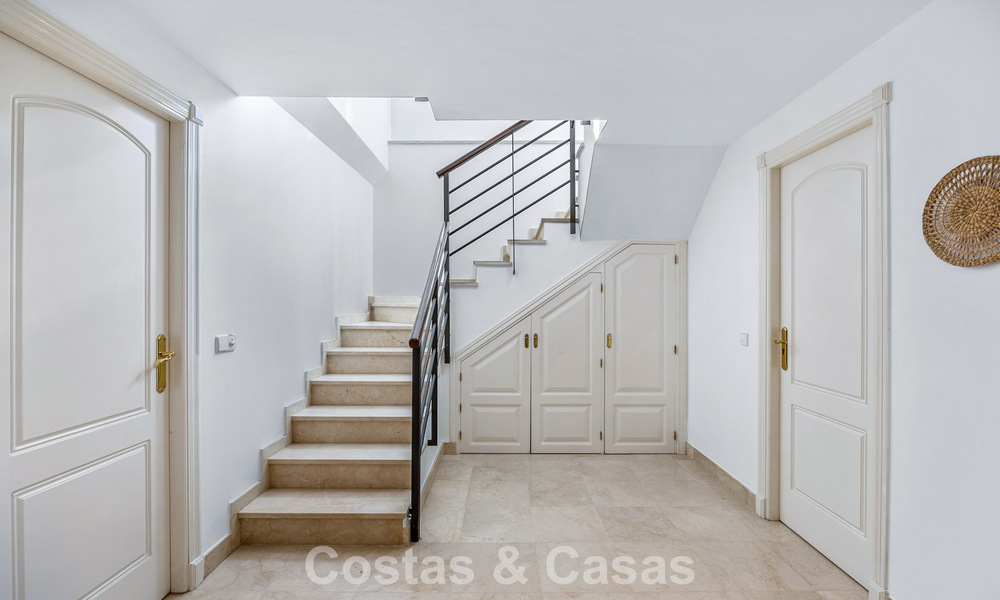 Mediterrane villa met subliem golf- en zeezicht te koop in Los Arqueros, Marbella - Benahavis 807768