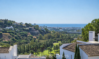 Prachtig penthouse met renovatiemogelijkheden te koop met golf- en zeezicht in La Quinta, Marbella - Benahavis 807672 
