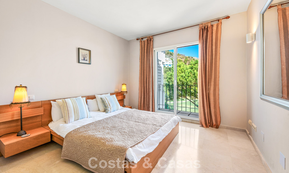 Prachtig penthouse met renovatiemogelijkheden te koop met golf- en zeezicht in La Quinta, Marbella - Benahavis 807674