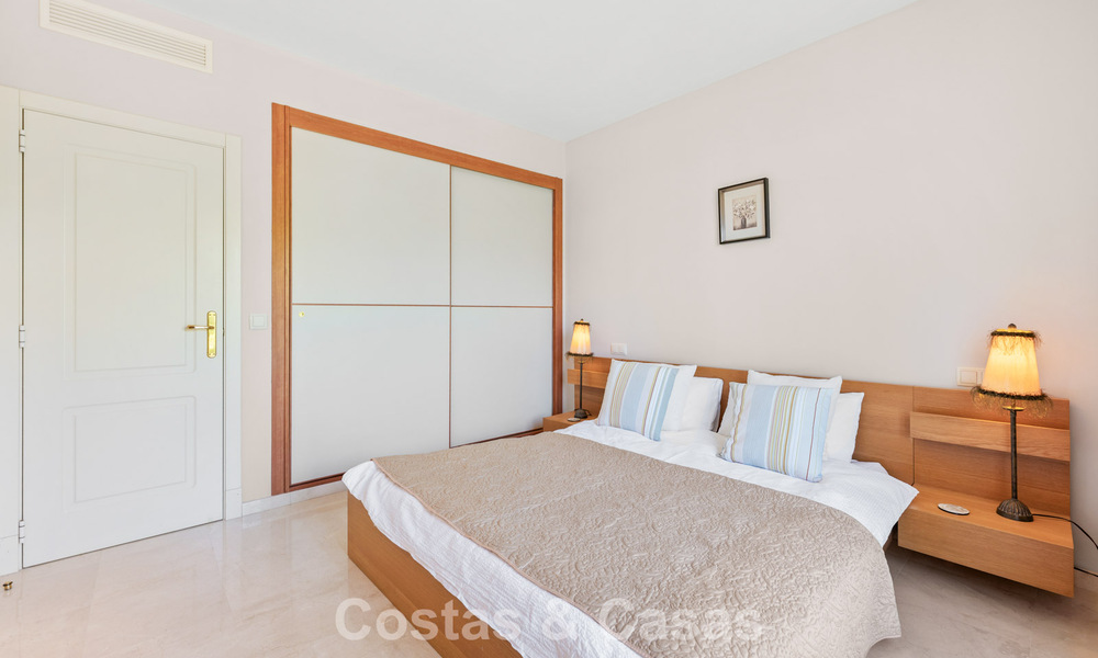 Prachtig penthouse met renovatiemogelijkheden te koop met golf- en zeezicht in La Quinta, Marbella - Benahavis 807676