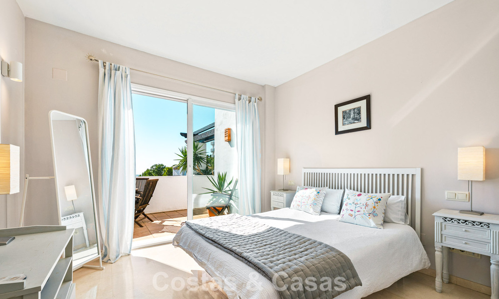 Prachtig penthouse met renovatiemogelijkheden te koop met golf- en zeezicht in La Quinta, Marbella - Benahavis 807678