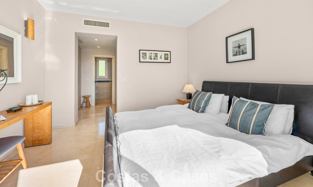 Prachtig penthouse met renovatiemogelijkheden te koop met golf- en zeezicht in La Quinta, Marbella - Benahavis 807682