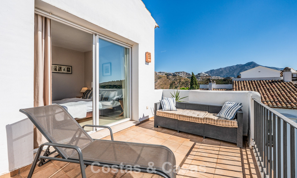 Prachtig penthouse met renovatiemogelijkheden te koop met golf- en zeezicht in La Quinta, Marbella - Benahavis 807691