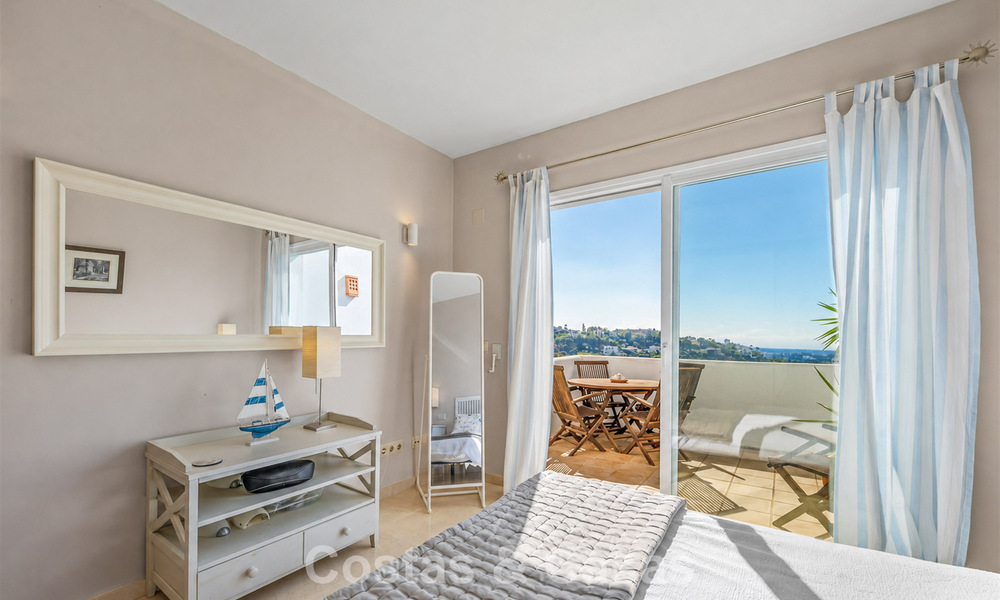 Prachtig penthouse met renovatiemogelijkheden te koop met golf- en zeezicht in La Quinta, Marbella - Benahavis 807696