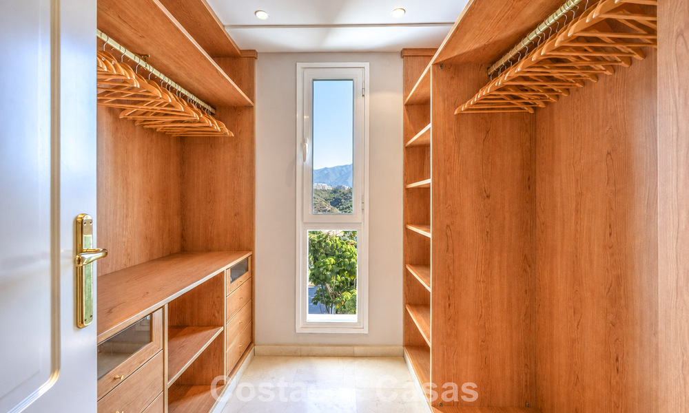 Prachtig penthouse met renovatiemogelijkheden te koop met golf- en zeezicht in La Quinta, Marbella - Benahavis 807699