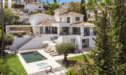 Gemoderniseerde villa met eigentijds-mediterrane bouwstijl te koop in Nueva Andalucia’s golfvallei, Marbella 807964