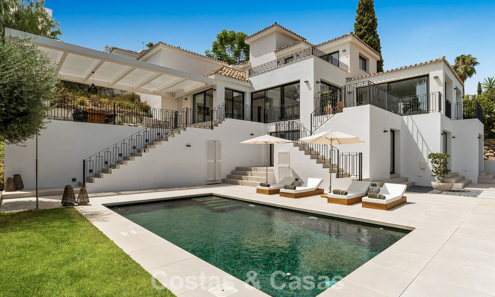 Gemoderniseerde villa met eigentijds-mediterrane bouwstijl te koop in Nueva Andalucia’s golfvallei, Marbella 807965