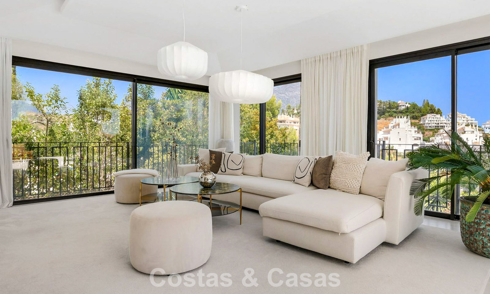 Gemoderniseerde villa met eigentijds-mediterrane bouwstijl te koop in Nueva Andalucia’s golfvallei, Marbella 807975