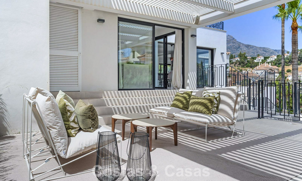 Gemoderniseerde villa met eigentijds-mediterrane bouwstijl te koop in Nueva Andalucia’s golfvallei, Marbella 807984