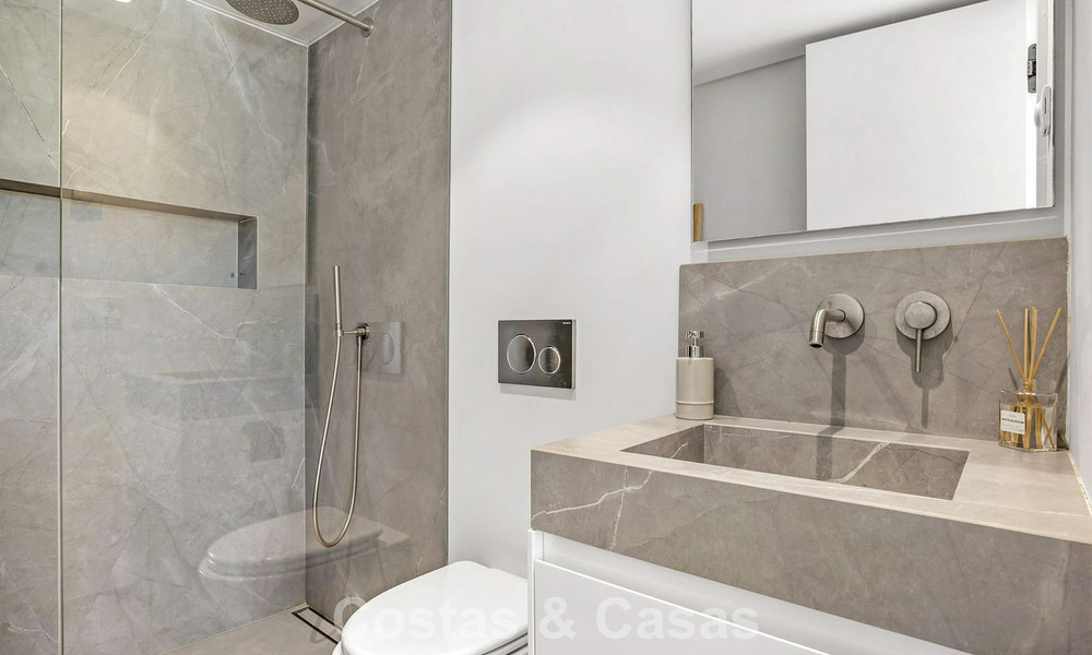 Gemoderniseerde villa met eigentijds-mediterrane bouwstijl te koop in Nueva Andalucia’s golfvallei, Marbella 808005