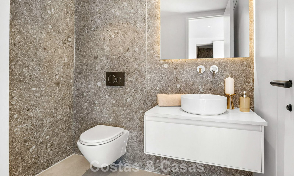 Gemoderniseerde villa met eigentijds-mediterrane bouwstijl te koop in Nueva Andalucia’s golfvallei, Marbella 808008
