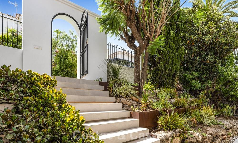 Gemoderniseerde villa met eigentijds-mediterrane bouwstijl te koop in Nueva Andalucia’s golfvallei, Marbella 808014
