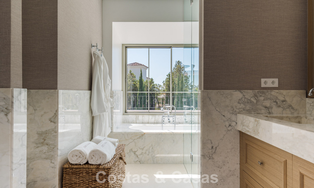 Mediterrane luxevilla met Frans-geïnspireerd interieur te koop in het hart van Nueva Andalucia, Marbella 808045