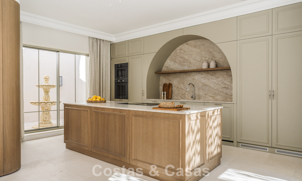 Mediterrane luxevilla met Frans-geïnspireerd interieur te koop in het hart van Nueva Andalucia, Marbella 808051