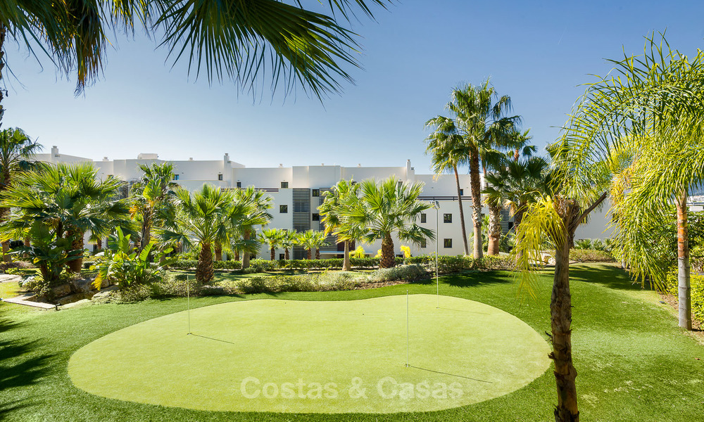 Eigentijdse golf appartementen te koop in Hoyo 19, op een 5-sterren golfresort, New Golden Mile, Marbella - Benahavis 807500