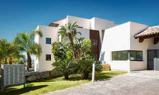 Eigentijdse golf appartementen te koop in Hoyo 19, op een 5-sterren golfresort, New Golden Mile, Marbella - Benahavis 807501 