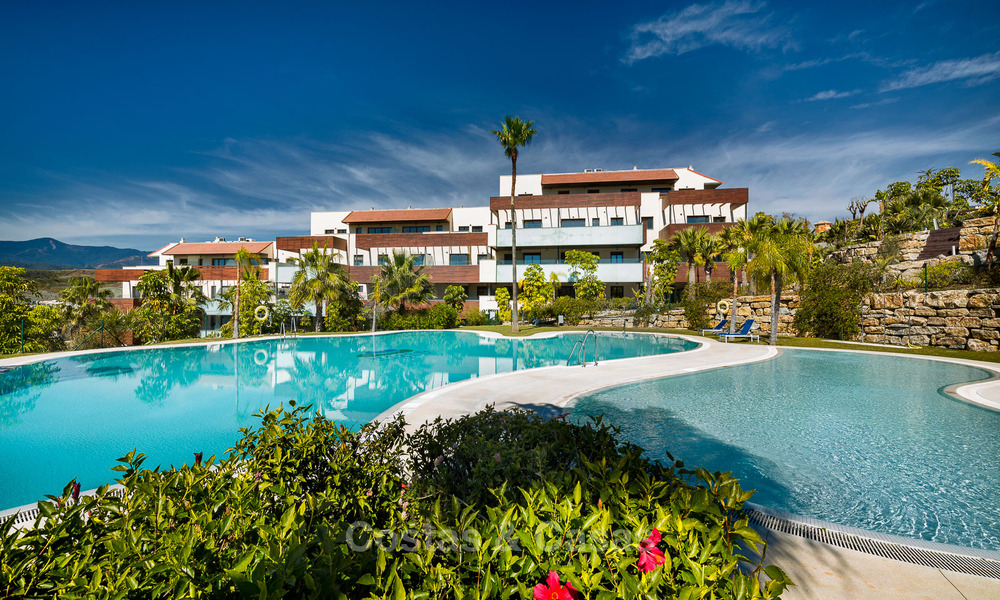 Eigentijdse golf appartementen te koop in Hoyo 19, op een 5-sterren golfresort, New Golden Mile, Marbella - Benahavis 807504
