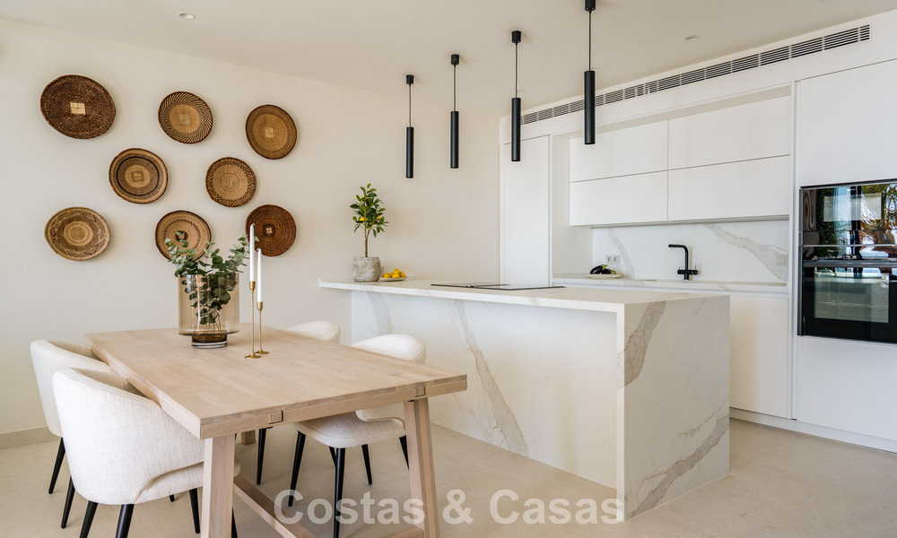 Luxe duplex penthouse met panoramisch uitzicht te koop in Nueva Andalucia’s golfvallei, Marbella 808062