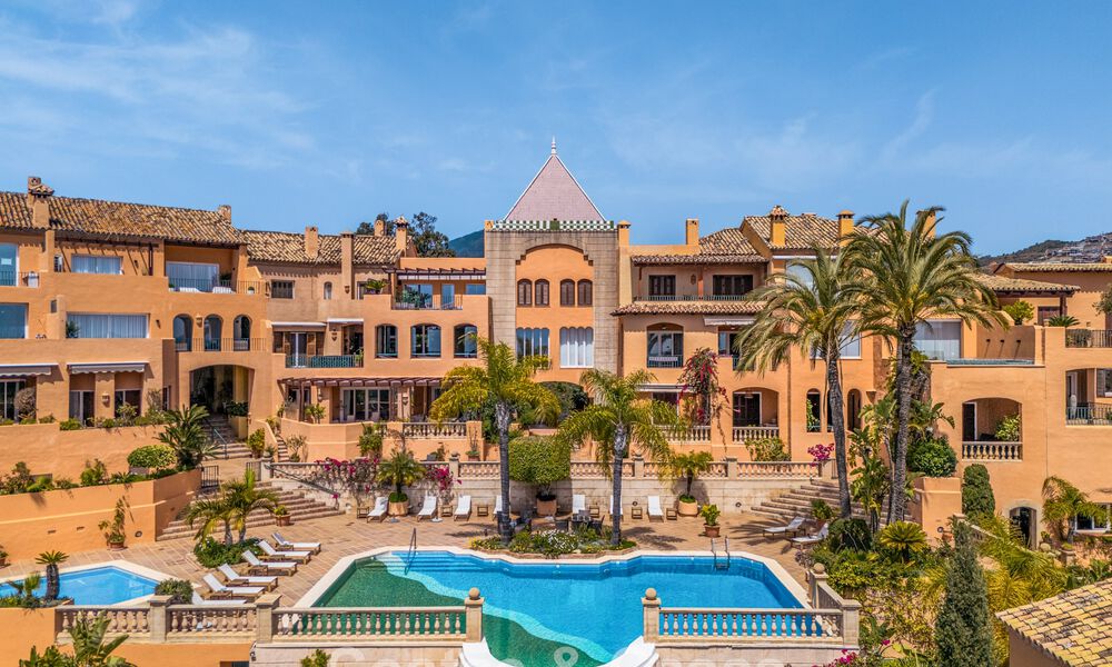 Luxe duplex penthouse met panoramisch uitzicht te koop in Nueva Andalucia’s golfvallei, Marbella 808068