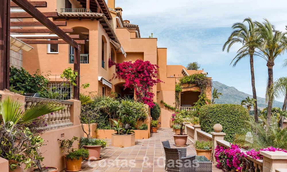 Luxe duplex penthouse met panoramisch uitzicht te koop in Nueva Andalucia’s golfvallei, Marbella 808070
