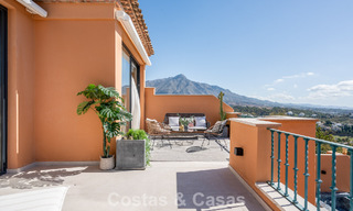 Luxe duplex penthouse met panoramisch uitzicht te koop in Nueva Andalucia’s golfvallei, Marbella 808084 