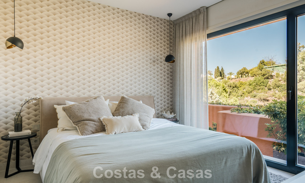 Luxe duplex penthouse met panoramisch uitzicht te koop in Nueva Andalucia’s golfvallei, Marbella 808093
