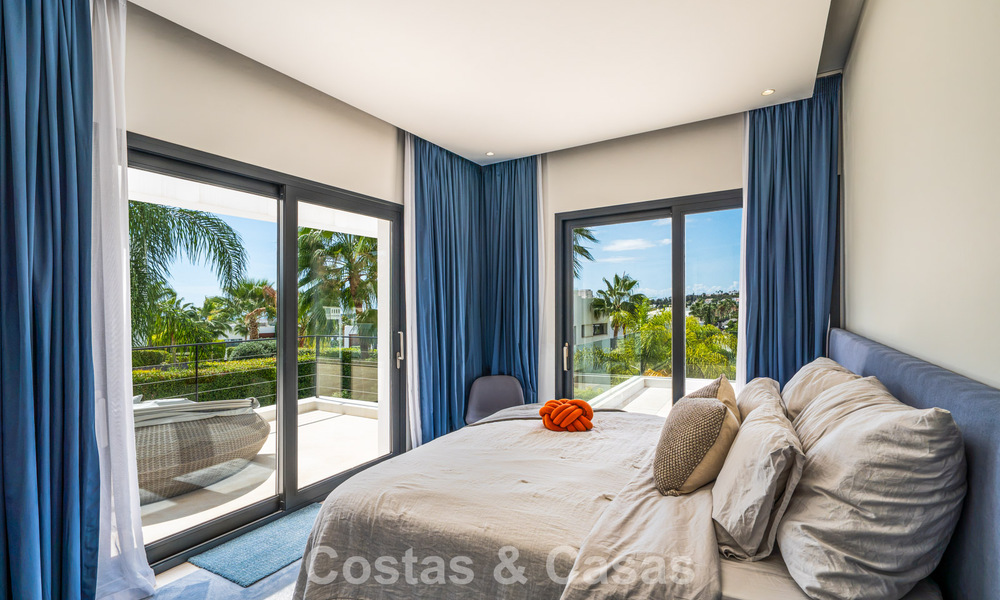 Hedendaagse luxe villa met minimalistisch design te koop in Nueva Andalucia, Marbella 808110