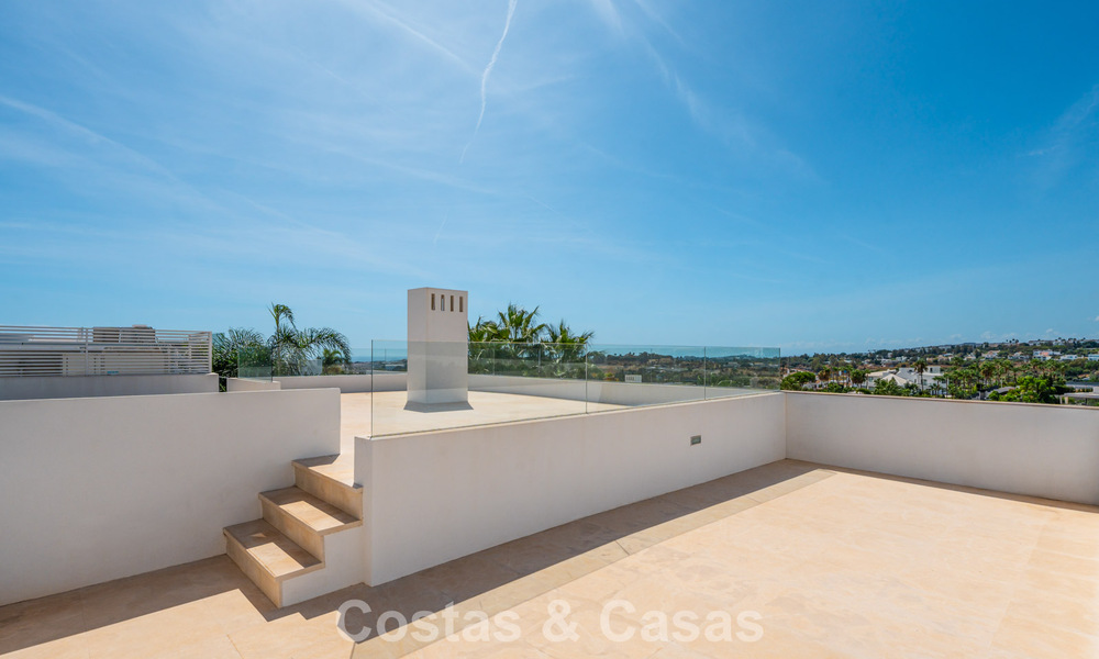 Hedendaagse luxe villa met minimalistisch design te koop in Nueva Andalucia, Marbella 808114