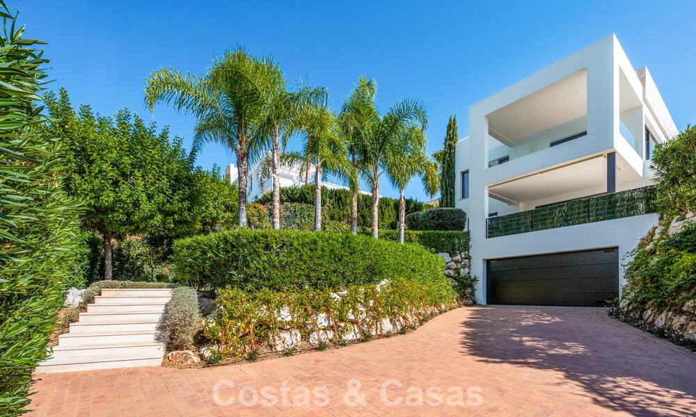 Hedendaagse luxe villa met minimalistisch design te koop in Nueva Andalucia, Marbella 808124