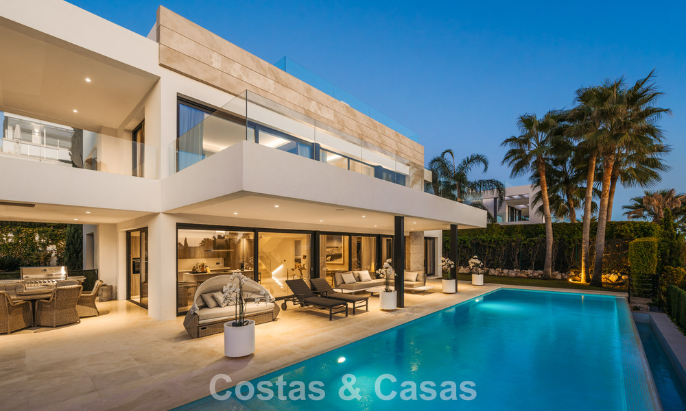 Hedendaagse luxe villa met minimalistisch design te koop in Nueva Andalucia, Marbella 808128