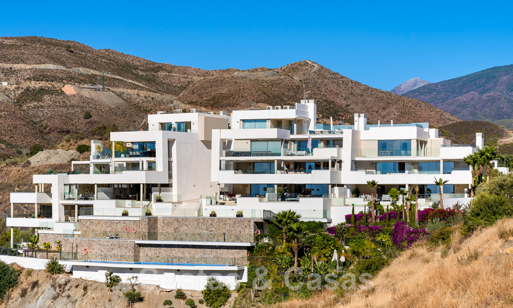 Modern appartement te koop met plonsbad en zeezicht in een boetiekcomplex in de golfvallei van Nueva Andalucia, Marbella 808161