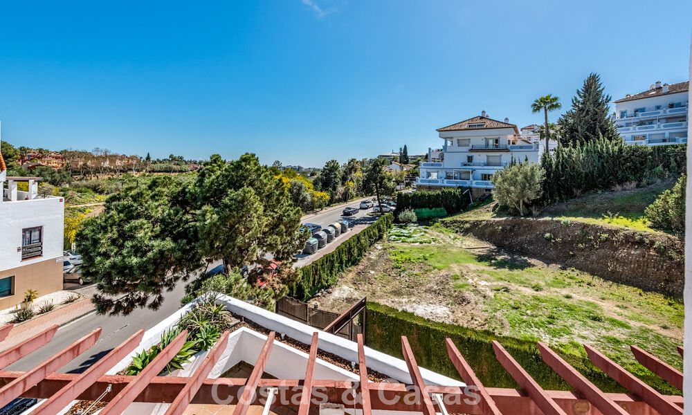 Ruime appartementen te koop in La Maestranza op een steenworp van alle voorzieningen in Nueva Andalucia, Marbella 808217