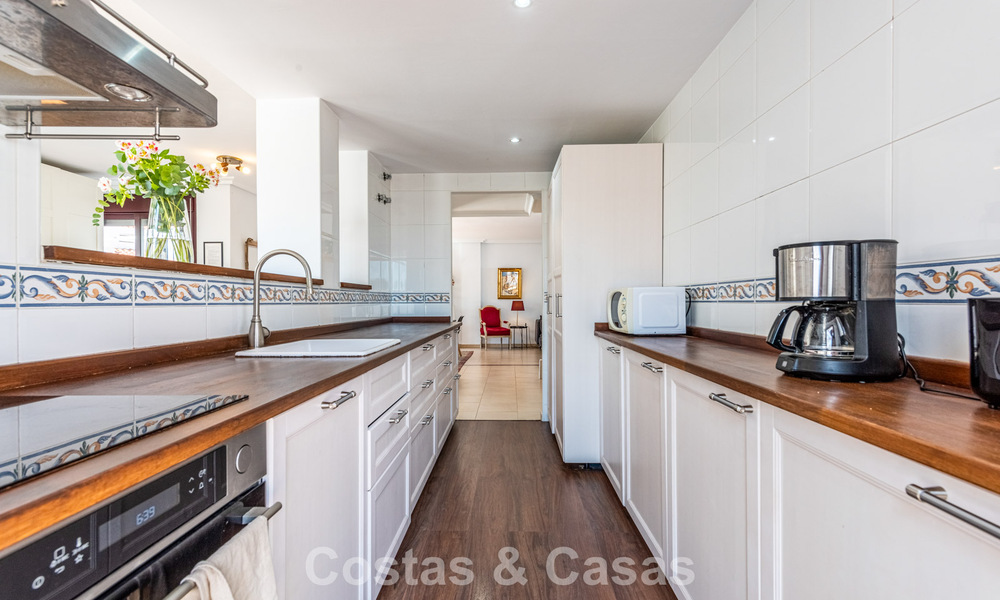 Ruime appartementen te koop in La Maestranza op een steenworp van alle voorzieningen in Nueva Andalucia, Marbella 808232
