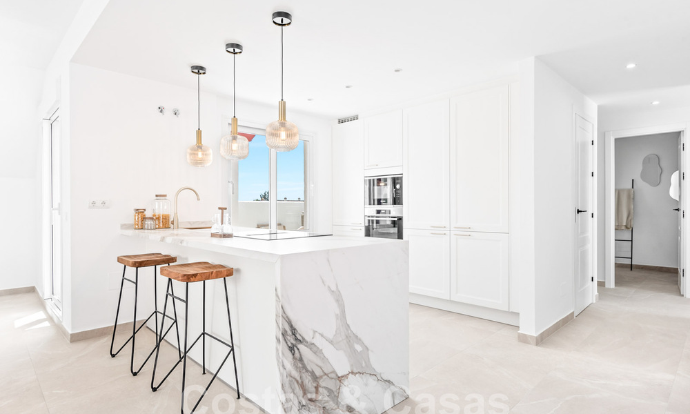 Ruime appartementen te koop in La Maestranza op een steenworp van alle voorzieningen in Nueva Andalucia, Marbella 808271