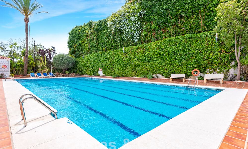 Ruime appartementen te koop in La Maestranza op een steenworp van alle voorzieningen in Nueva Andalucia, Marbella 808278