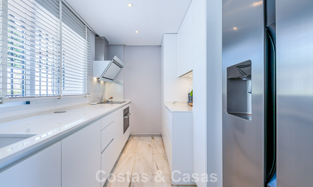 Charmant rijhuis te koop in een afgesloten community op een steenworp van Puerto Banus, Marbella 808525