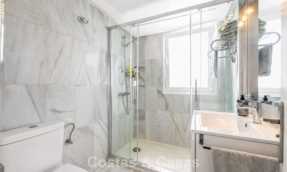 Charmant rijhuis te koop in een afgesloten community op een steenworp van Puerto Banus, Marbella 808545