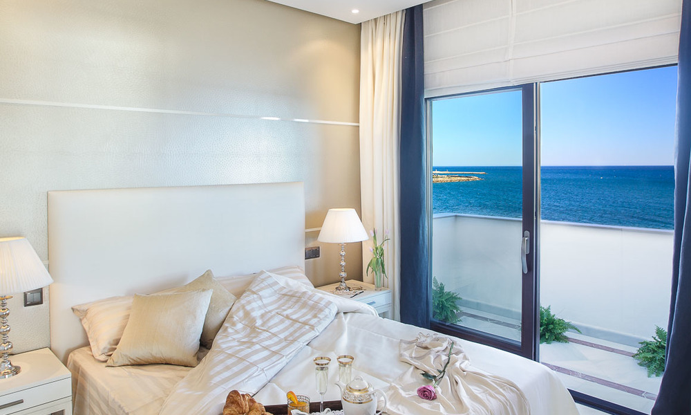 Estepona te koop: Beachfront luxe appartementen, Eerstelijn strand, met open zeezicht, Estepona, Costa del Sol 9726