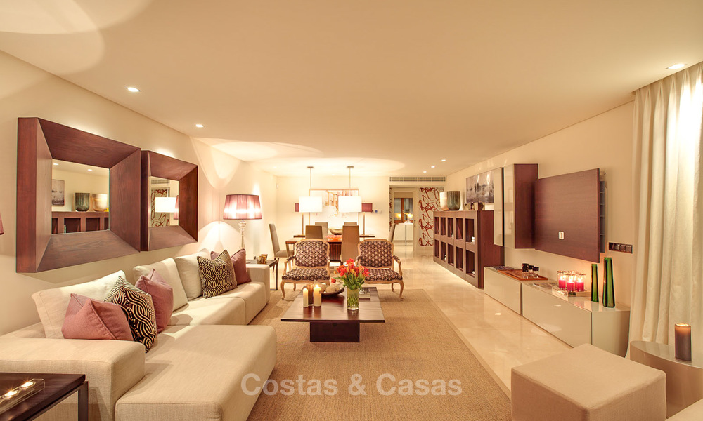 Frontline beach luxe appartement te koop met open zeezicht, Estepona, Costa del Sol 9745