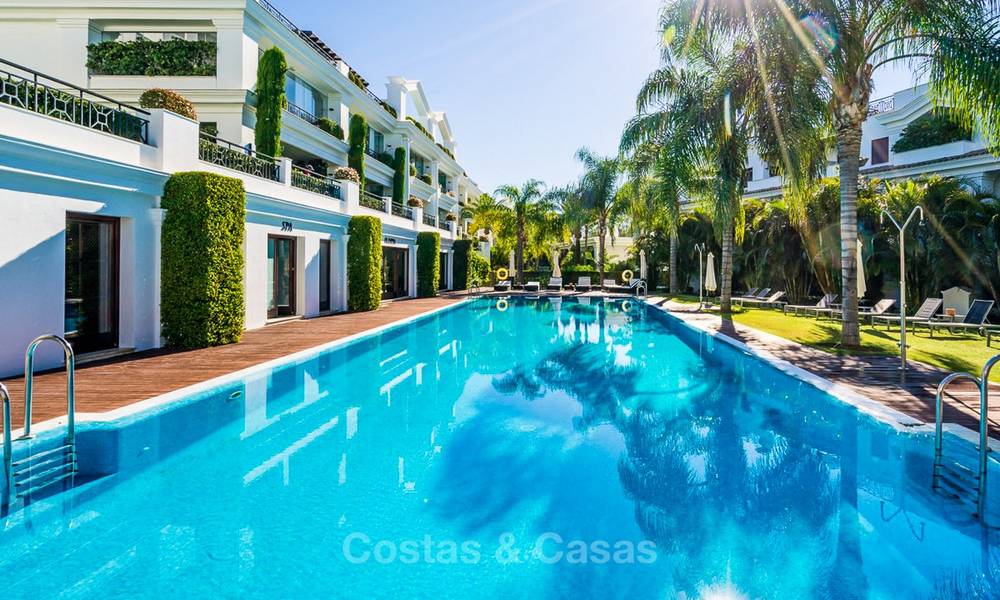 Frontline beach luxe appartement te koop met open zeezicht, Estepona, Costa del Sol 9764