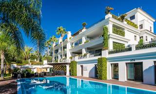Frontline beach luxe appartement te koop met open zeezicht, Estepona, Costa del Sol 9765 