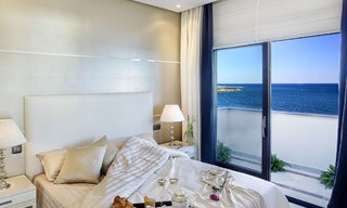Beachfont luxe 3 slaapkamer appartementen te koop, Estepona, Costa del Sol, met open zeezicht 9815 
