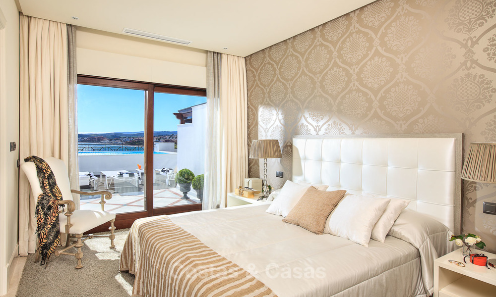 Beachfont luxe 3 slaapkamer appartementen te koop, Estepona, Costa del Sol, met open zeezicht 9783