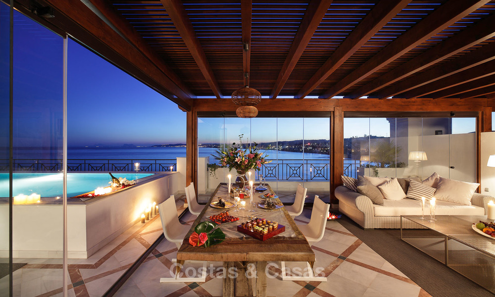 Beachfont luxe 3 slaapkamer appartementen te koop, Estepona, Costa del Sol, met open zeezicht 9787