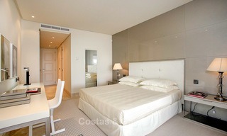 Beachfont luxe 3 slaapkamer appartementen te koop, Estepona, Costa del Sol, met open zeezicht 9769 