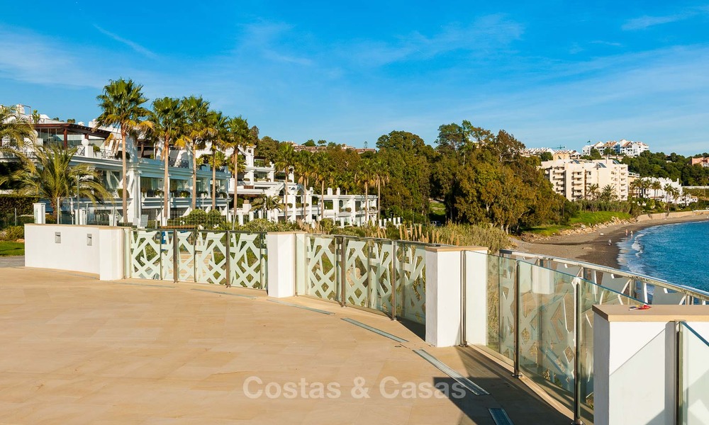 Beachfont luxe 3 slaapkamer appartementen te koop, Estepona, Costa del Sol, met open zeezicht 7986