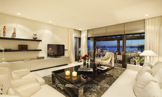 Beachfront luxe penthouse te koop, Estepona, Costa del Sol, Eerstelijn strand met zeezicht en privézwembad 9816 